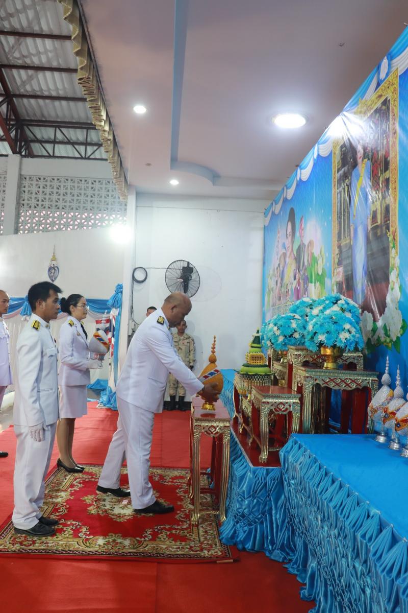 พิธีถวายเครื่องราชสักการะ (พานพุ่มเงิน - พานพุ่มทอง) และพิธีจุดเทียนถวายพระพรชัยมงคล เฉลิมพระเกียรติสมเด็จพระนางเจ้าสิริกิติ์ พระบรมราชินีนาถ พระบรมราชชนนีพันปีหลวง เนื่องในโอกาสวันเฉลิมพระชนมพรรษา ๑๒ สิงหาคม ๒๕๖๘ ณ หอประชุมอำเภอนาดูน จ.มหาสารคาม